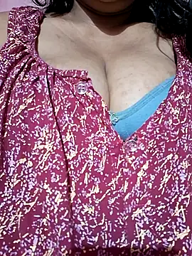 Snapshot of Hot-Anuska chatting on 02.13.25 Hot-Anuska online show from 02.13.25