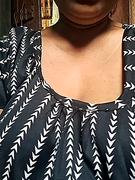 Snapshot of Hot-Anuska chatting on 02.17.25 Hot-Anuska online show from 02.17.25