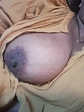 Snapshot of Hot-Anuska chatting on 03.06.25 Hot-Anuska online show from 03.06.25