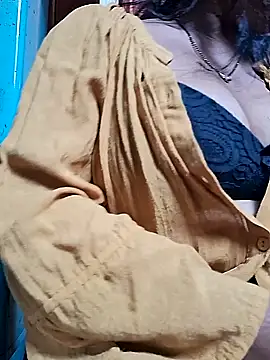 Snapshot of Hot-Anuska chatting on 03.07.25 Hot-Anuska online show from 03.07.25