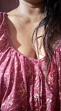 Snapshot of Hot-Anuska chatting on 03.14.25 Hot-Anuska online show from 03.14.25