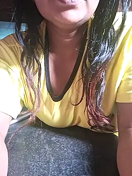 Snapshot of Hot-Anuska chatting on 03.21.25 Hot-Anuska online show from 03.21.25