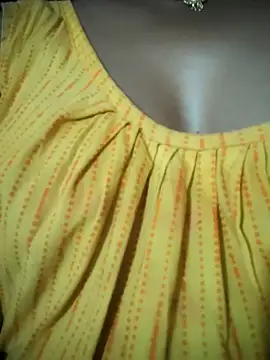 Snapshot of Hot-Anuska chatting on 11.05.25 Hot-Anuska online show from 11.05.25