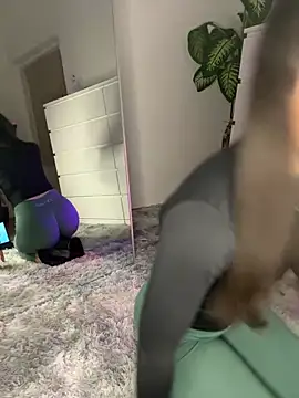 Snapshot of LeonieLindner chatting on 02.18.25 LeonieLindner online show from 02.18.25