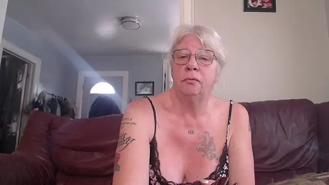 Snapshot of canadiancougar1965 chatting on 02.06.25 canadiancougar1965 online show from 02.06.25