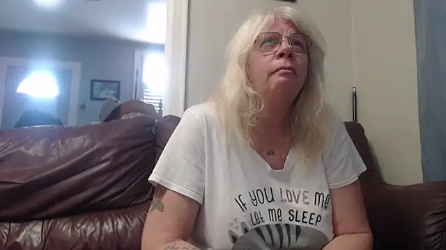 Snapshot of canadiancougar1965 chatting on 02.16.25 canadiancougar1965 online show from 02.16.25