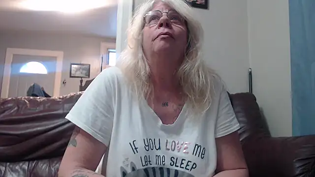 Snapshot of canadiancougar1965 chatting on 02.16.25 canadiancougar1965 online show from 02.16.25