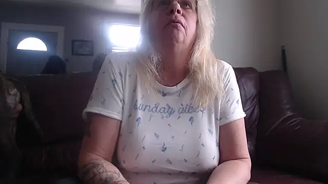 Snapshot of canadiancougar1965 chatting on 02.28.25 canadiancougar1965 online show from 02.28.25