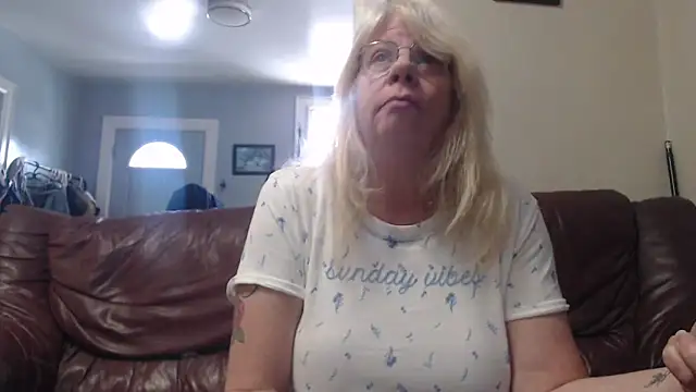 Snapshot of canadiancougar1965 chatting on 03.02.25 canadiancougar1965 online show from 03.02.25