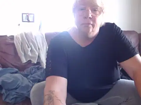 Snapshot of canadiancougar1965 chatting on 09.21.25 canadiancougar1965 online show from 09.21.25