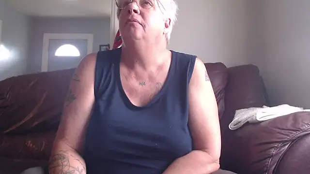 Snapshot of canadiancougar1965 chatting on 10.23.25 canadiancougar1965 online show from 10.23.25