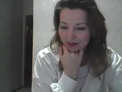 Snapshot of VselenaSun402 chatting on 01.05.25 VselenaSun402 online show from 01.05.25