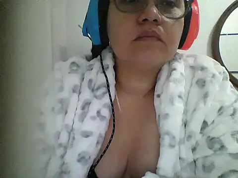 Snapshot of gaby0075 chatting on 12.11.24 gaby0075 online show from 12.11.24