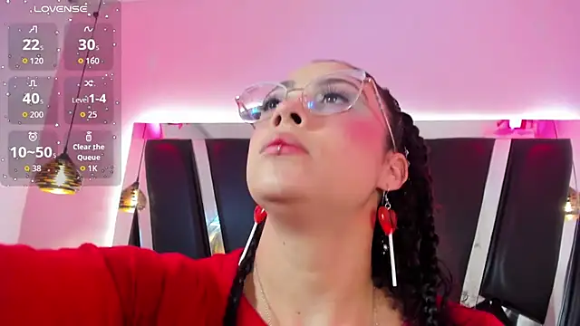 Snapshot of antonelllepiercee chatting on 09.30.25 antonelllepiercee online show from 09.30.25