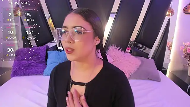 Snapshot of antonelllepiercee chatting on 10.02.25 antonelllepiercee online show from 10.02.25