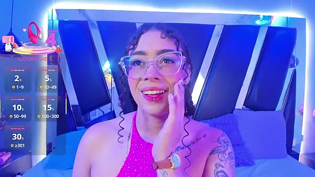 Snapshot of antonelllepiercee chatting on 10.04.25 antonelllepiercee online show from 10.04.25