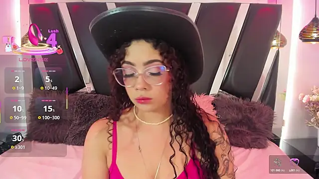 Snapshot of antonelllepiercee chatting on 10.05.25 antonelllepiercee online show from 10.05.25