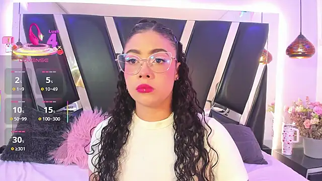 Snapshot of antonelllepiercee chatting on 10.07.25 antonelllepiercee online show from 10.07.25