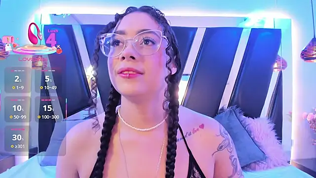 Snapshot of antonelllepiercee chatting on 10.08.25 antonelllepiercee online show from 10.08.25