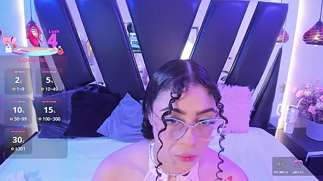 Snapshot of antonelllepiercee chatting on 10.15.25 antonelllepiercee online show from 10.15.25