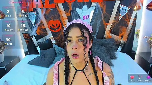 Snapshot of antonelllepiercee chatting on 10.22.25 antonelllepiercee online show from 10.22.25