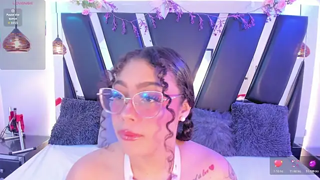 Snapshot of antonelllepiercee chatting on 04.28.26 antonelllepiercee online show from 04.28.26
