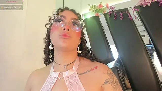 Snapshot of antonelllepiercee chatting on 06.03.26 antonelllepiercee online show from 06.03.26