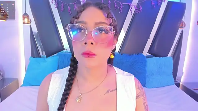 Snapshot of antonelllepiercee chatting on 06.23.26 antonelllepiercee online show from 06.23.26