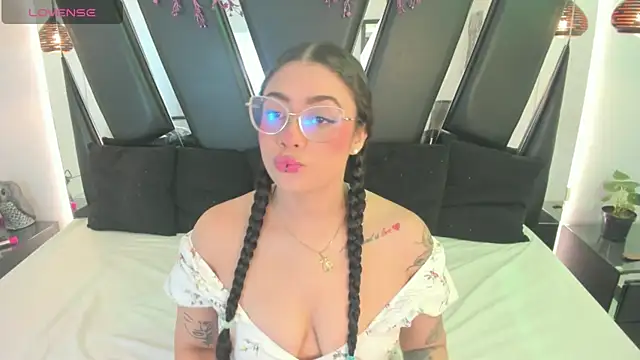 Snapshot of antonelllepiercee chatting on 07.19.26 antonelllepiercee online show from 07.19.26