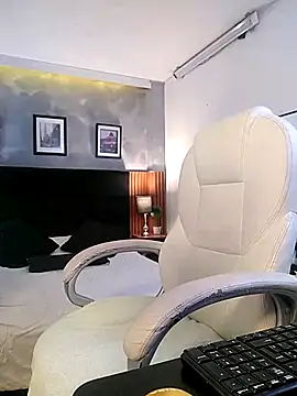 Snapshot of Delilah_Belmont chatting on 09.11.25 Delilah Belmont online show from 09.11.25