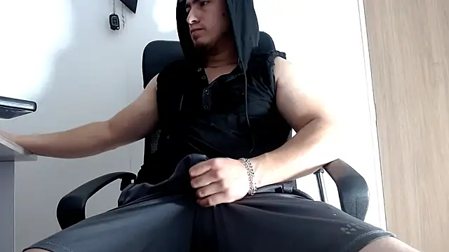 Snapshot of dragon1006 chatting on 02.23.25 dragon1006 online show from 02.23.25