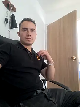 Snapshot of dragon1006 chatting on 03.16.25 dragon1006 online show from 03.16.25