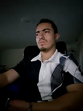 Snapshot of dragon1006 chatting on 10.19.25 dragon1006 online show from 10.19.25