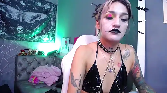 Snapshot of amelierouss chatting on 05.23.26 amelierouss online show from 05.23.26