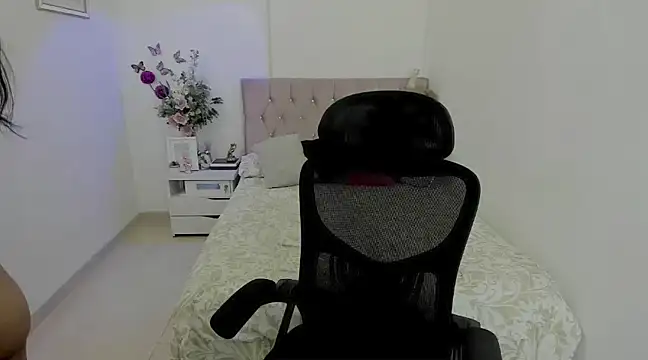 linda zaam83866 online show from 02.06.25