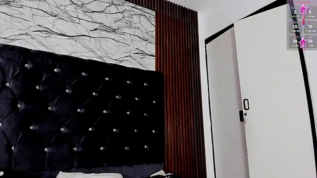 Snapshot of Emelyyy_ chatting on 12.15.24 Emelyyy online show from 12.15.24