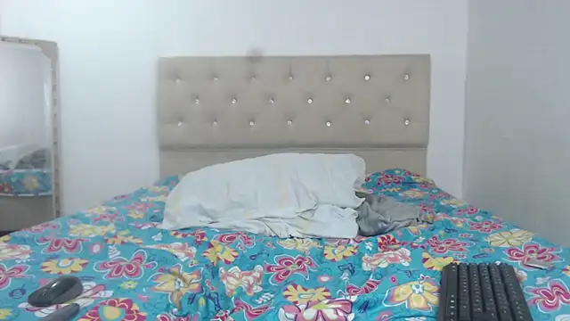 Snapshot of CorinaSmith28 chatting on 12.04.24 CorinaSmith28 online show from 12.04.24