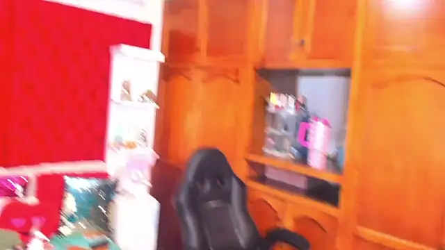 larafoxter online show from 03.08.25