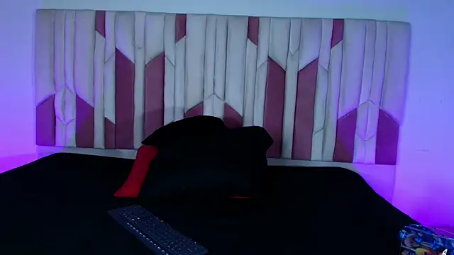 mia stanfort online show from 10.04.25