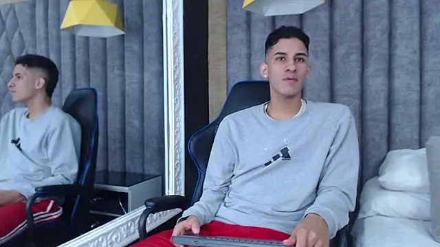 Snapshot of JakeMoxley chatting on 02.05.25 JakeMoxley online show from 02.05.25