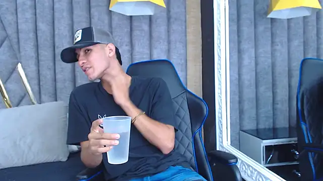 Snapshot of JakeMoxley chatting on 02.08.25 JakeMoxley online show from 02.08.25