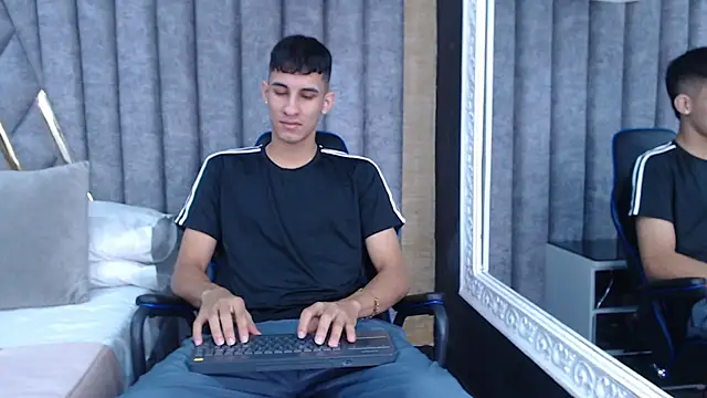 Snapshot of JakeMoxley chatting on 02.13.25 JakeMoxley online show from 02.13.25