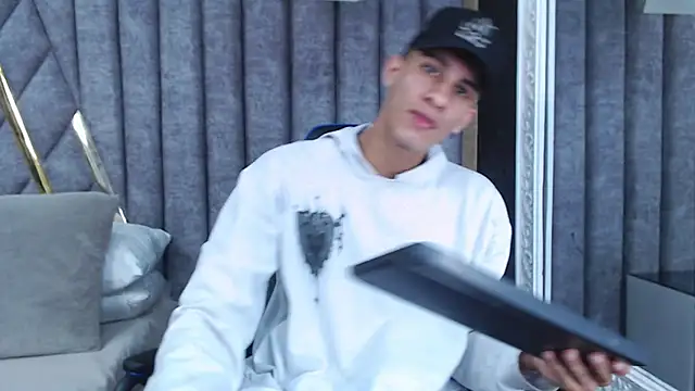 Snapshot of JakeMoxley chatting on 03.21.25 JakeMoxley online show from 03.21.25