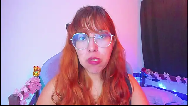 Snapshot of _Moon_Johnson chatting on 11.04.25  Moon Johnson online show from 11.04.25