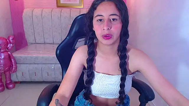 Snapshot of paris_sub1_ chatting on 10.23.25 paris sub1 online show from 10.23.25