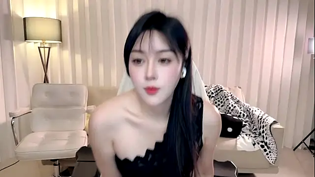 Snapshot of K-moumou chatting on 09.25.25 K-moumou online show from 09.25.25