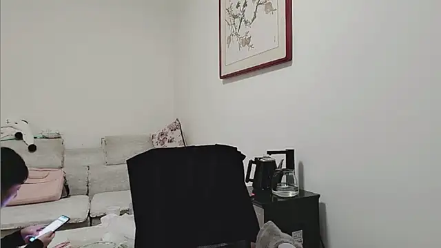 Snapshot of moyan-001 chatting on 12.19.24 moyan-001 online show from 12.19.24