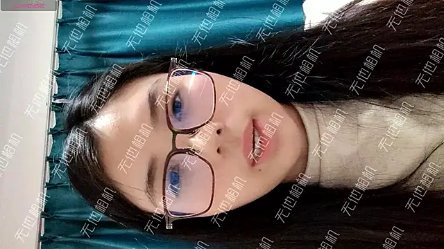 Snapshot of moyan-001 chatting on 11.18.25 moyan-001 online show from 11.18.25