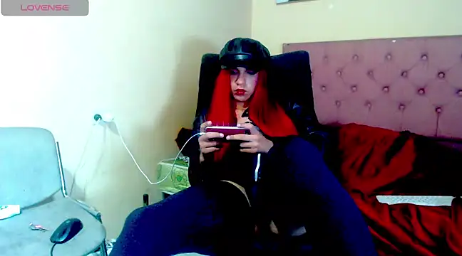 Snapshot of Angiee_Ts chatting on 12.28.24 Angiee Ts online show from 12.28.24