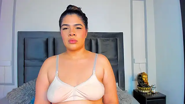 Snapshot of EmmaBecket2 chatting on 01.07.25 EmmaBecket2 online show from 01.07.25